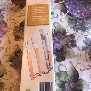 BBQ TOOL SET.